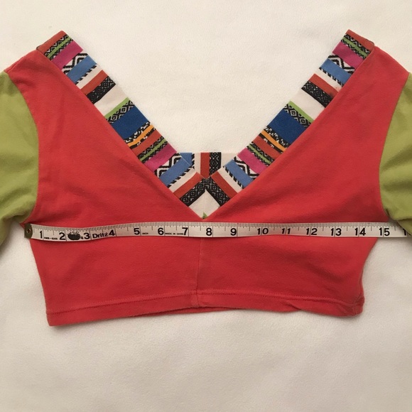 Colorful Comfy Cute Crop Top! EUC Workout or Wear Out - Picture 8 of 11